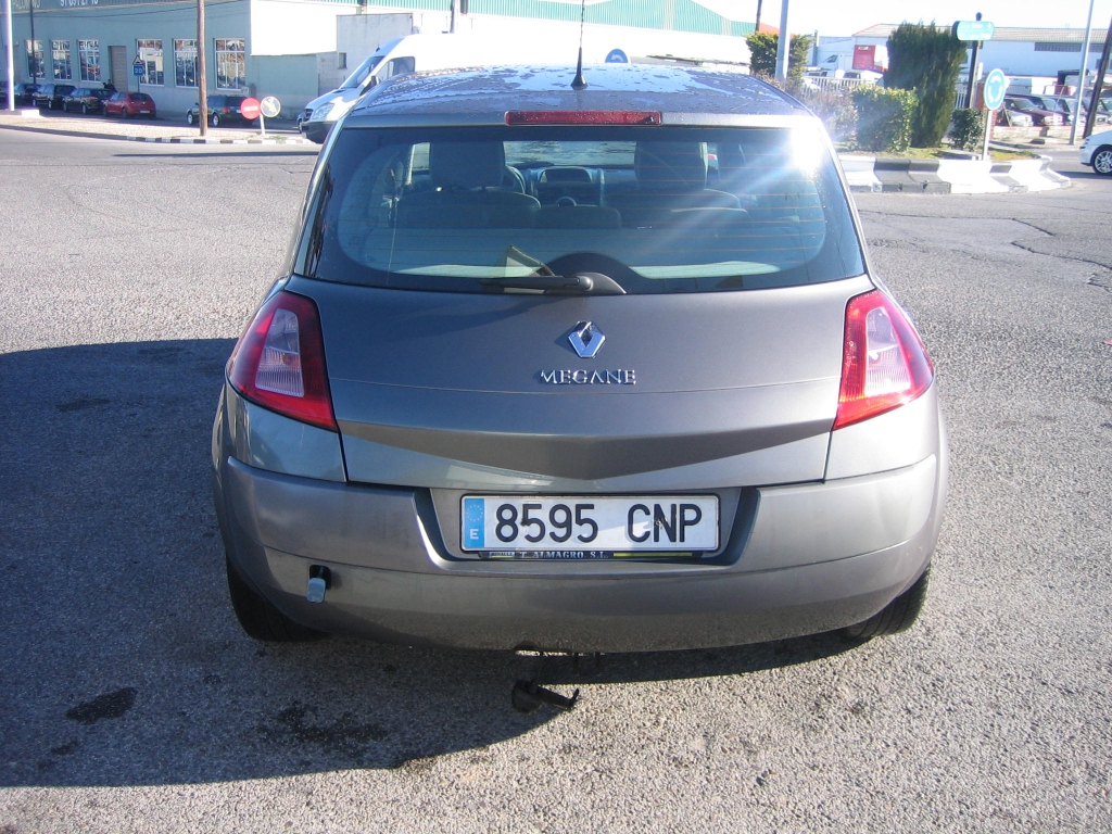 VISTA TRASERA RENAULT MEGANE 1.9 DCI 120CV