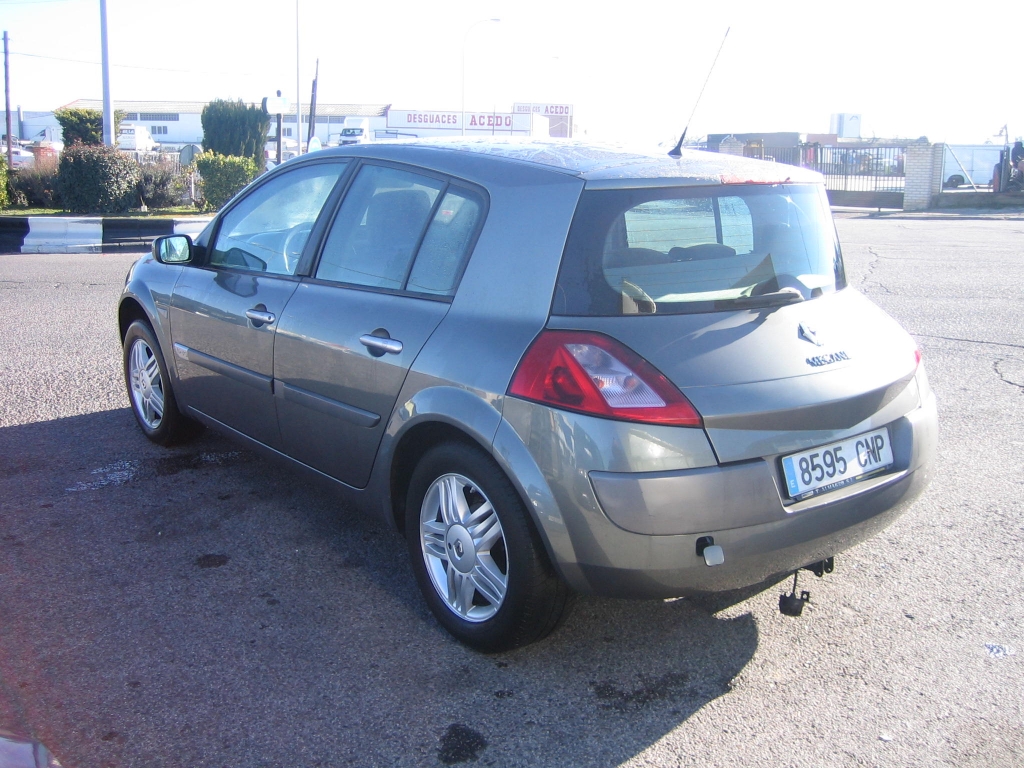 VISTA TRASERA IZQUIERDA RENAULT MEGANE 1.9 DCI 120CV