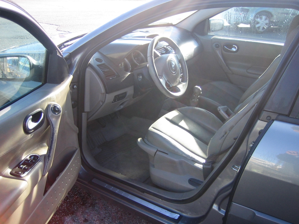 VISTA INTERIOR IZQUIERDO RENAULT MEGANE 1.9 DCI 120CV