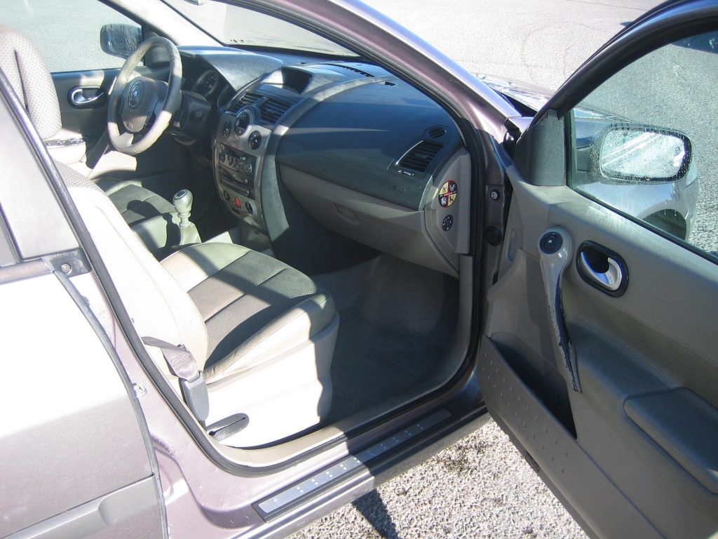 VISTA INTERIOR DERECHO RENAULT MEGANE 1.9 DCI 120CV