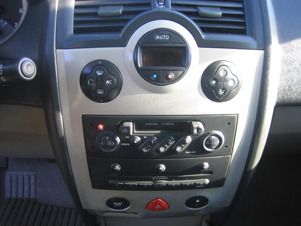 VISTA CLIMA Y CARGADOR 6CD RENAULT MEGANE 1.9 DCI 120CV