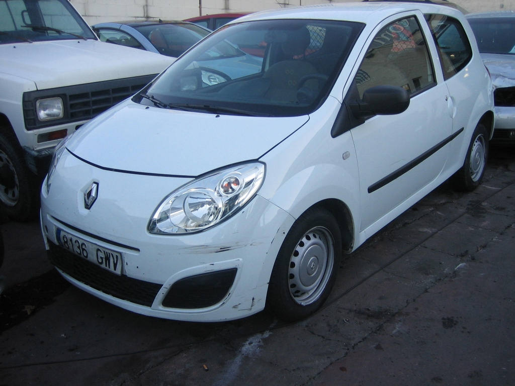 VISTA DELANTERA IZQUIERDA RENAULT TWINGO SOCIETE 1.5 DCI 65CV COMERCIAAL