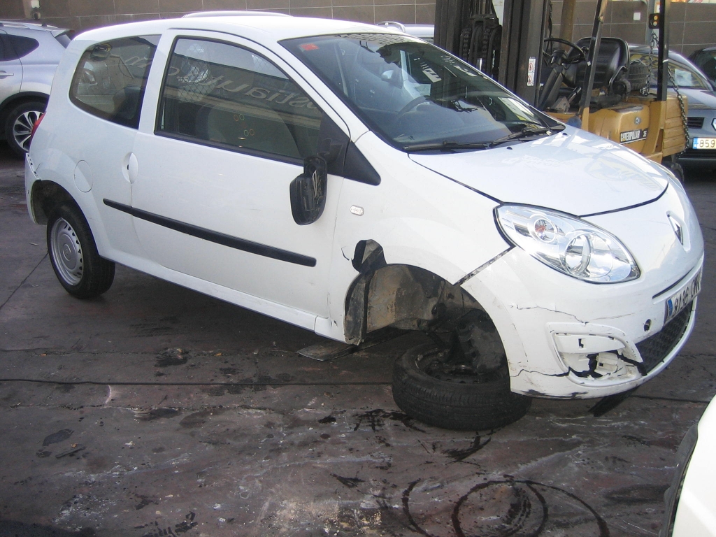 VISTA DELANTERA DERECHA RENAULT TWINGO SOCIETE 1.5 DCI 65CV COMERCIAAL