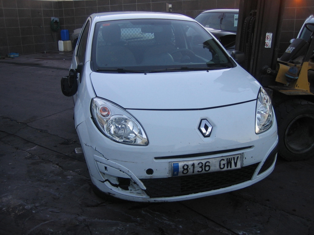 VISTA DELANTERA RENAULT TWINGO SOCIETE 1.5 DCI 65CV COMERCIAAL 