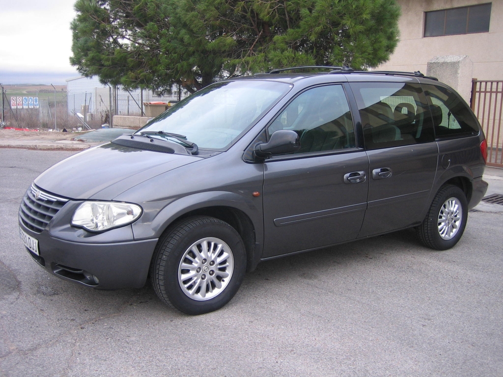 VISTA DELANTERA IZQUIERDA CHYSLER VOYAGUER 2.8 CRD LX AUTOMATICA