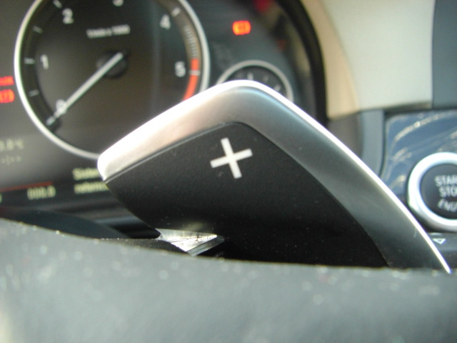 vista levas en volante BMW 520 D 2.0 177CV TOURING AUTOMATICO