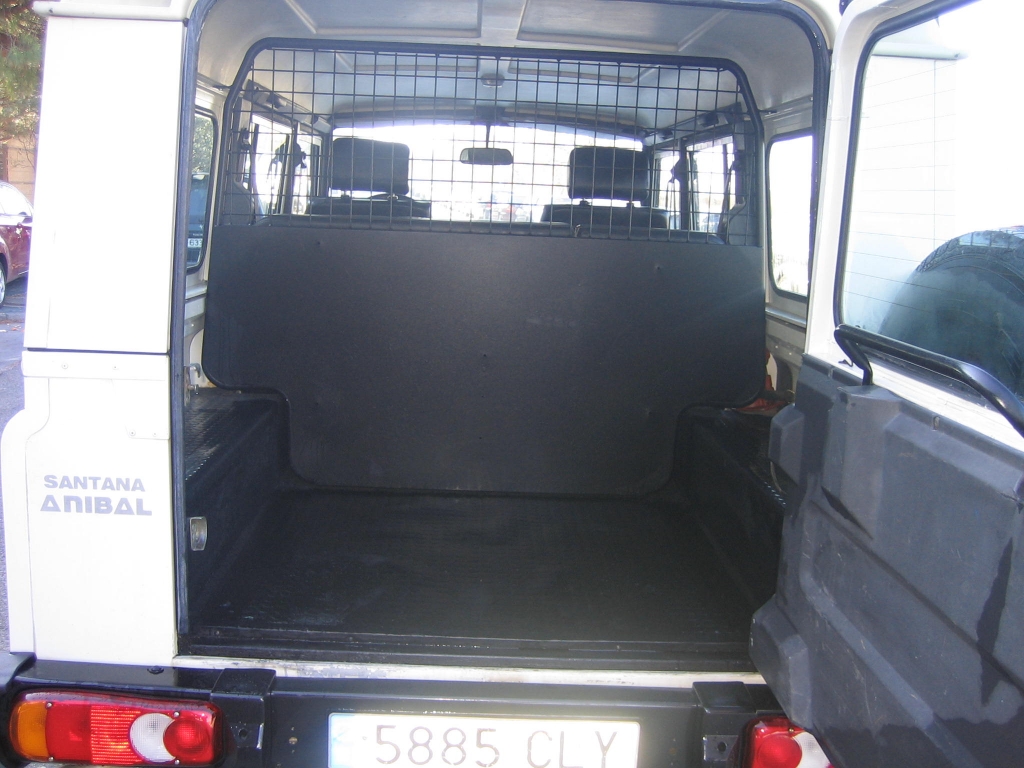 VISTA INTERIOR TRASERO SANTANA ANIBAL 2.8 TD UNIJET 125CV 4X4 