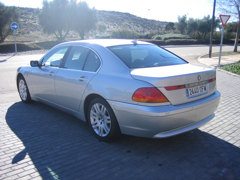 VISTA TRASERA IZQUIERDA BMW 730 D 3.0 217CV AUTOMATICO
