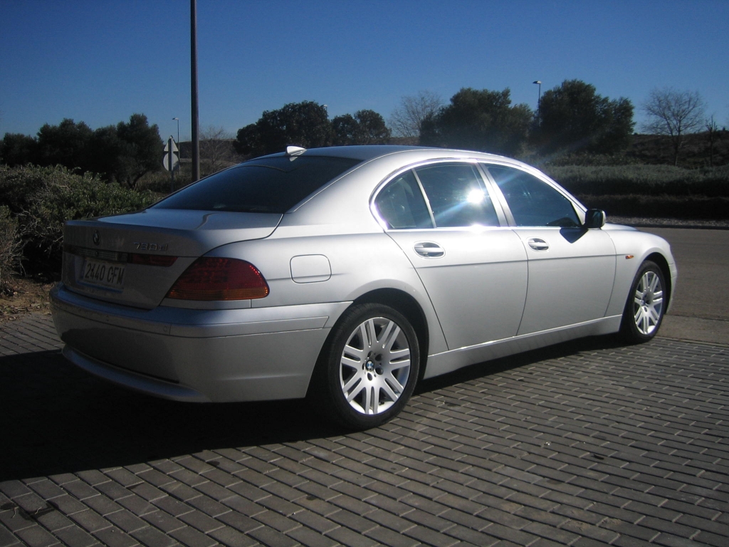 VISTA TRASERA DERECHA BMW 730 D 3.0 217CV AUTOMATICO