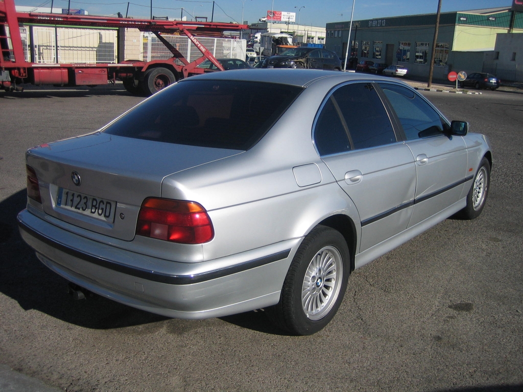 VISTA TRASERA DERECHA BMW 530 D 2.9 184CV