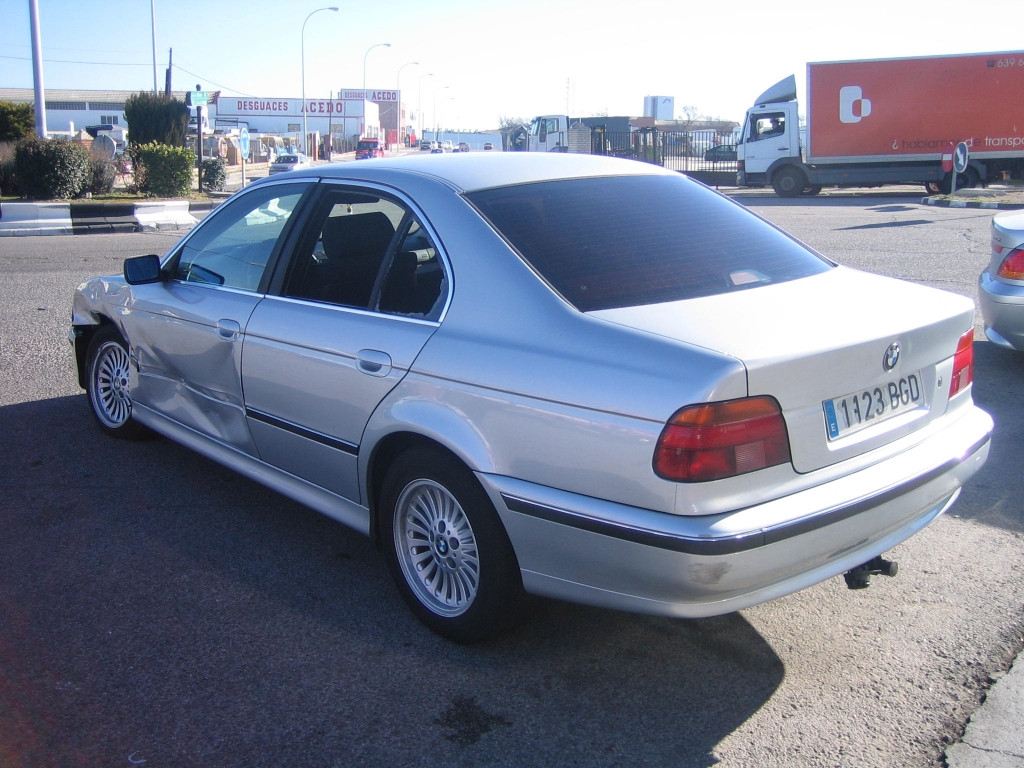 VISTA TRASERA IZQUIERDA BMW 530 D 2.9 184CV