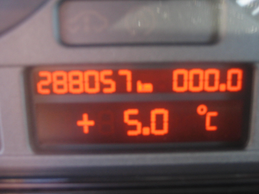 VISTA KM BMW 530 D 2.9 184CV