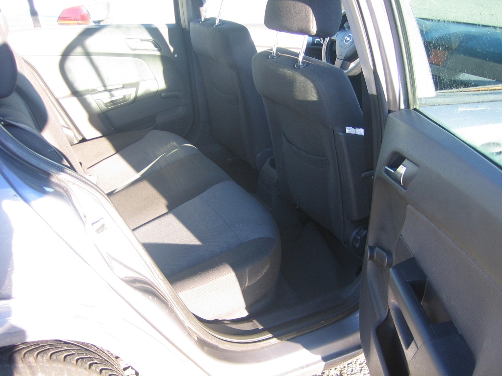 VISTA INTERIOR TRASERO OPEL ASTRA 1.7 CDTI ENJOY 80CV