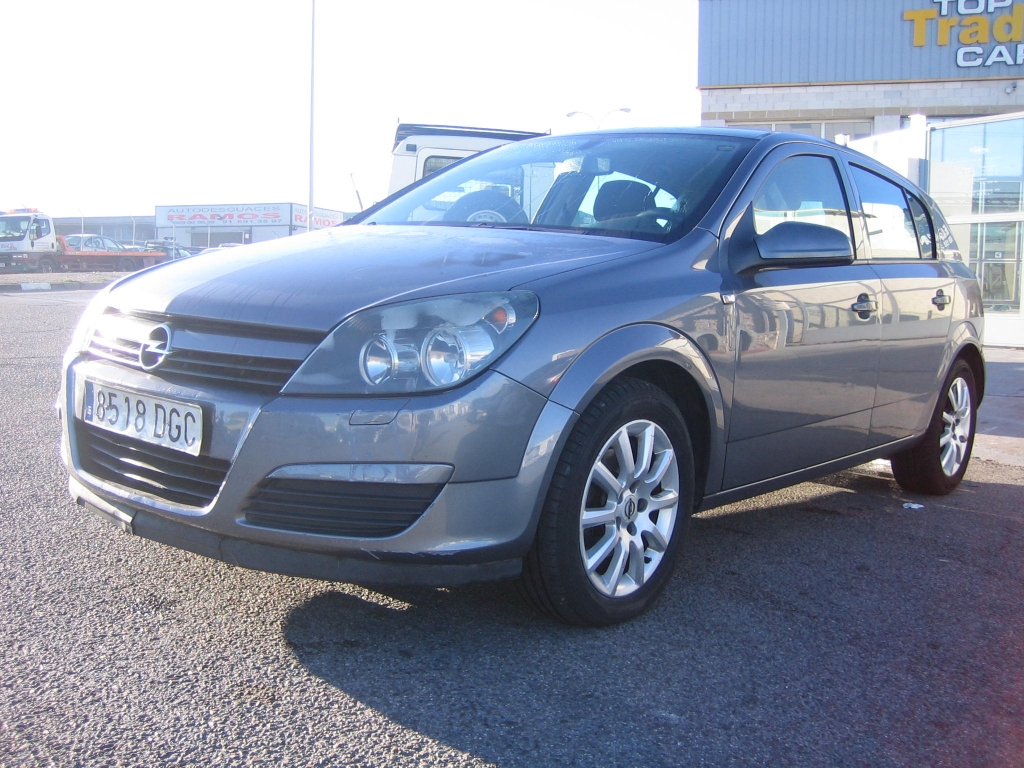 VISTA DELANTERA IZQUIERDA OPEL ASTRA 1.7 CDTI ENJOY 80CV
