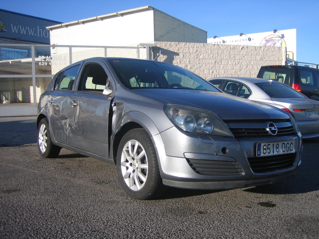 VISTA DELANTERA DERECHA OPEL ASTRA 1.7 CDTI ENJOY 80CV