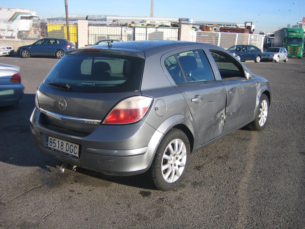 VISTA TRASERA DERECHA OPEL ASTRA 1.7 CDTI ENJOY 80CV