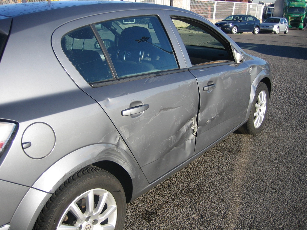 VISTA GOLPE OPEL ASTRA 1.7 CDTI ENJOY 80CV