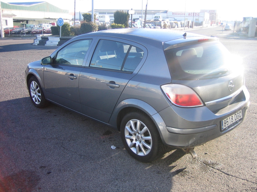 VISTA TRASERA IZQUIERDA OPEL ASTRA 1.7 CDTI ENJOY 80CV