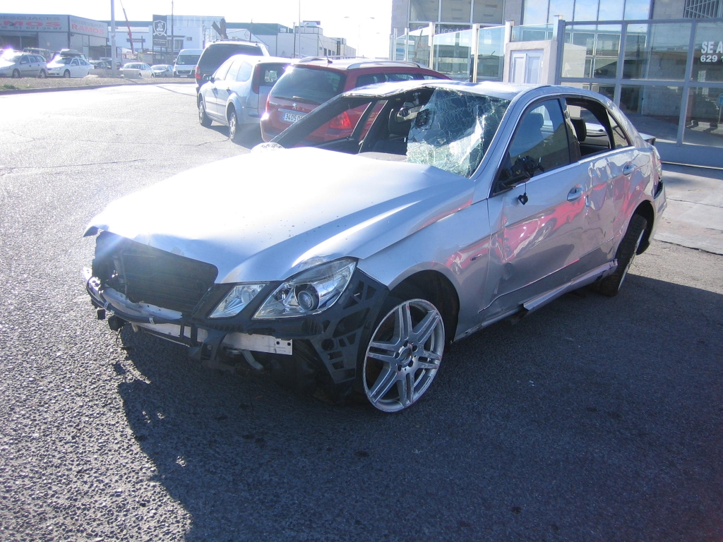 VISTA DELANTERA IZQUIERDA MERCEDES C-220 CDI 2.2 163CV AUTOMATICO