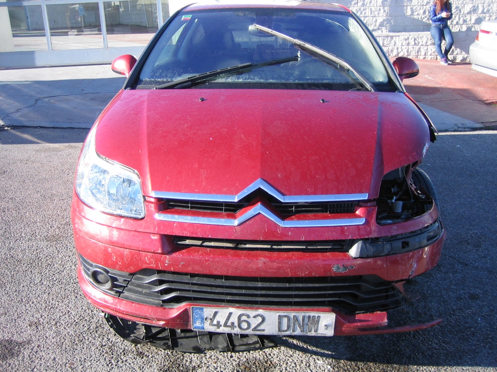 VISTA DELANTERA CITROEN C-4 1.6 HDI VTR 110CV