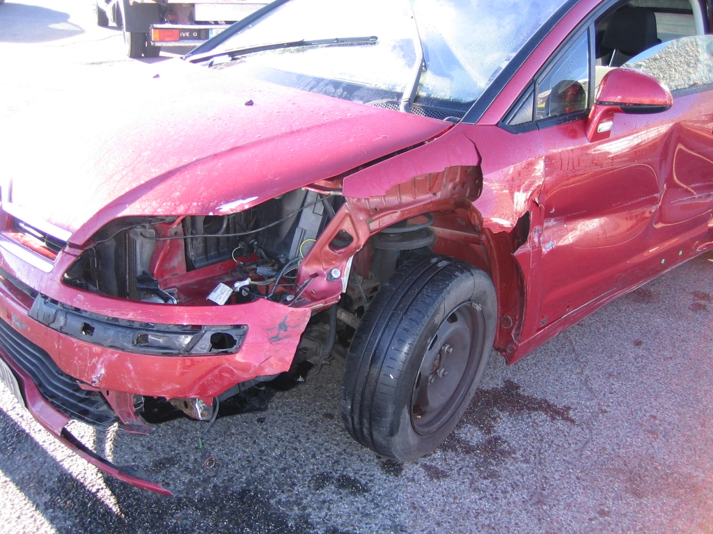 VISTA GOLPE DELANTERO CITROEN C-4 1.6 HDI VTR 110CV