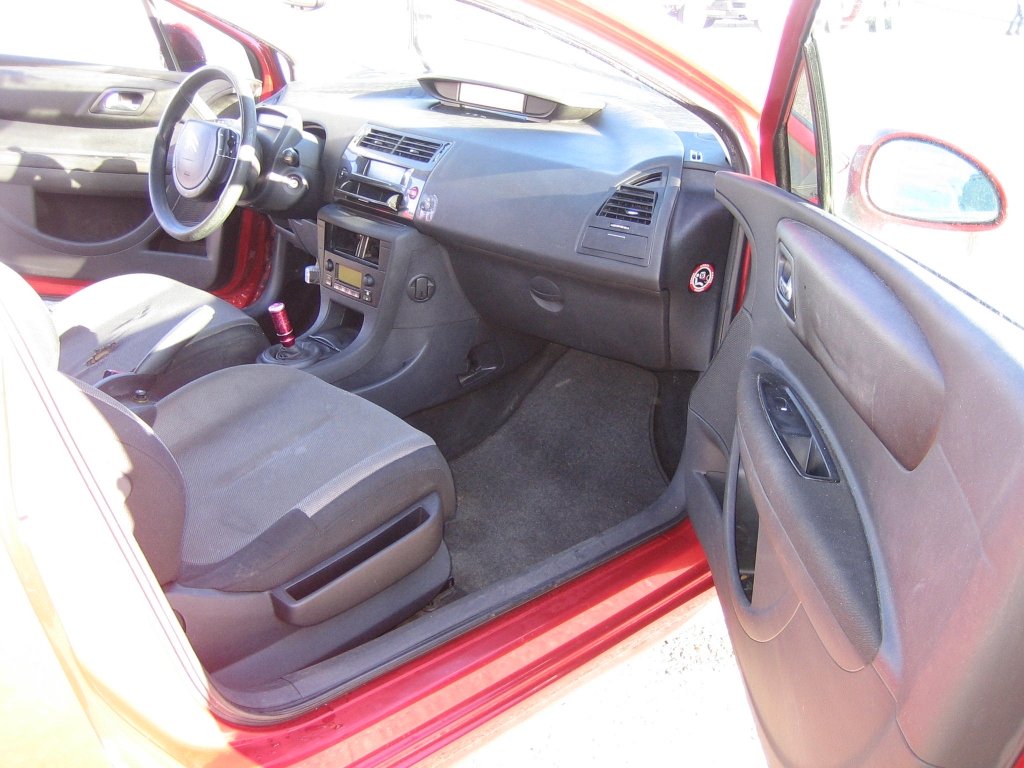 VISTA INTERIOR DERECHO CITROEN C-4 1.6 HDI VTR 110CV