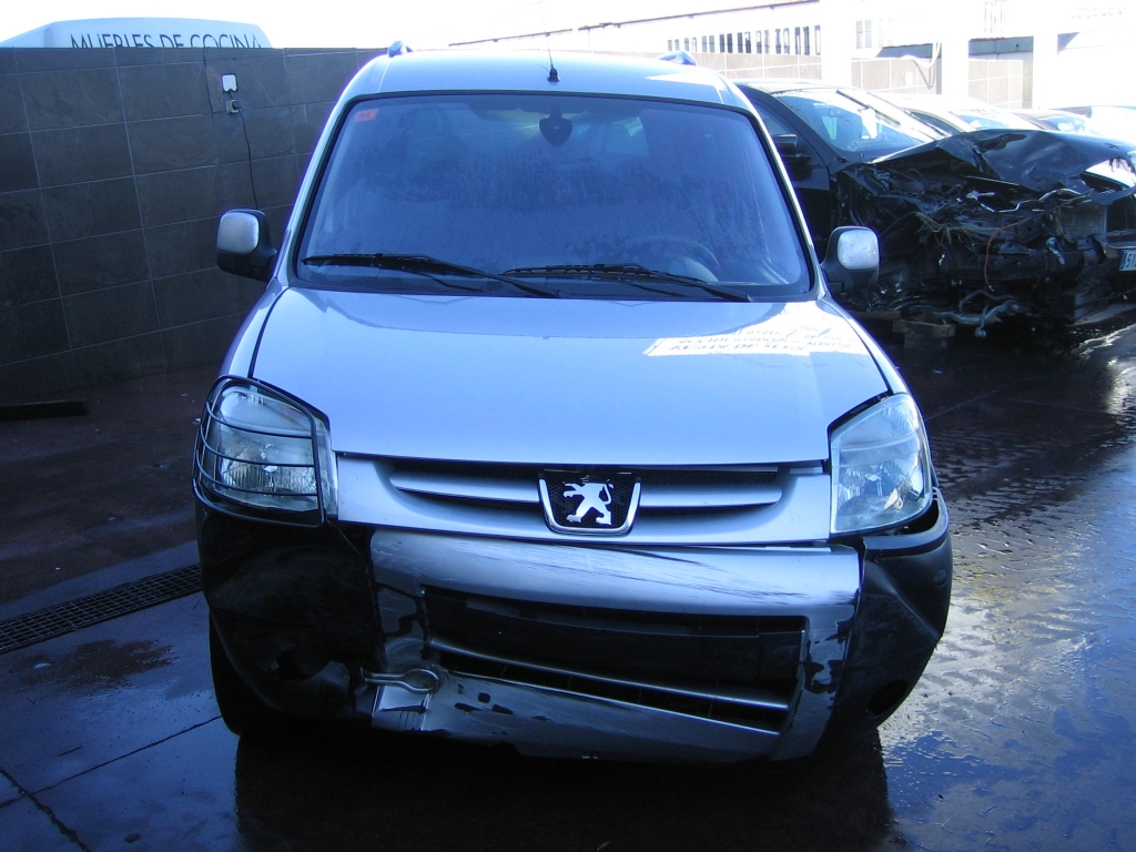 VISTA DELANTERA PEUGEOT PARTNER 1.6 HDI COMBI RANCHO 90CV