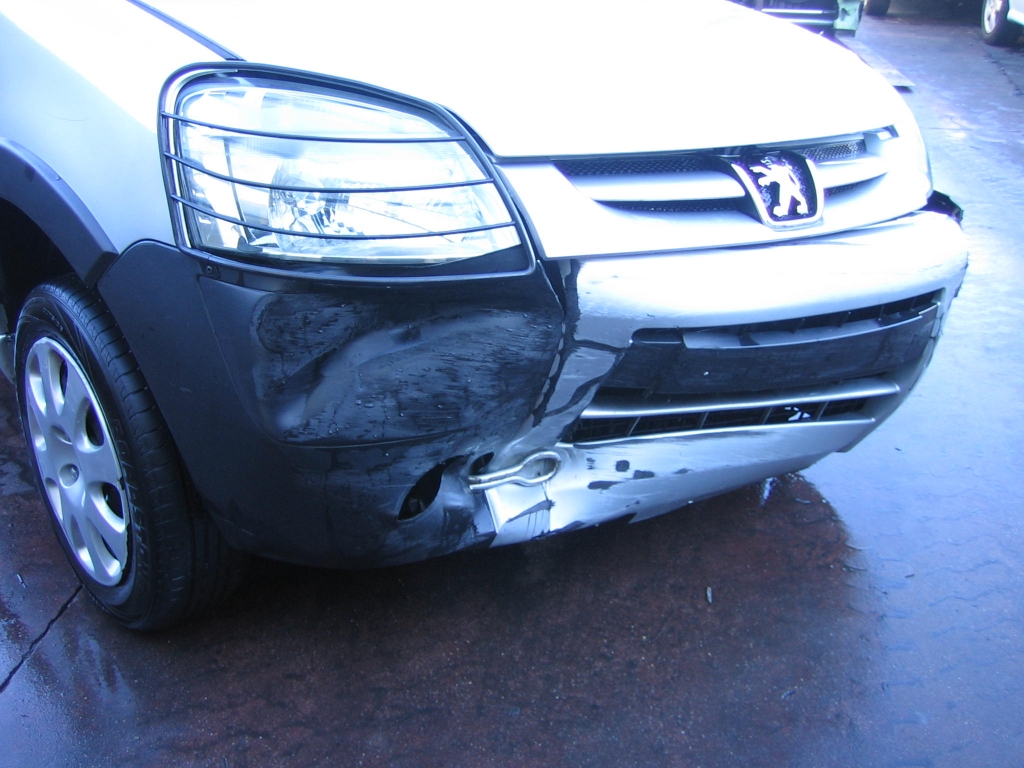 VISTA GOLPE DELANTERA PEUGEOT PARTNER 1.6 HDI COMBI RANCHO 90CV