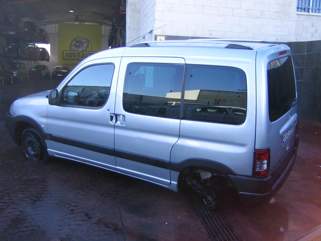 VISTA TRASERA IZQUIERDA PEUGEOT PARTNER 1.6 HDI COMBI RANCHO 90CV