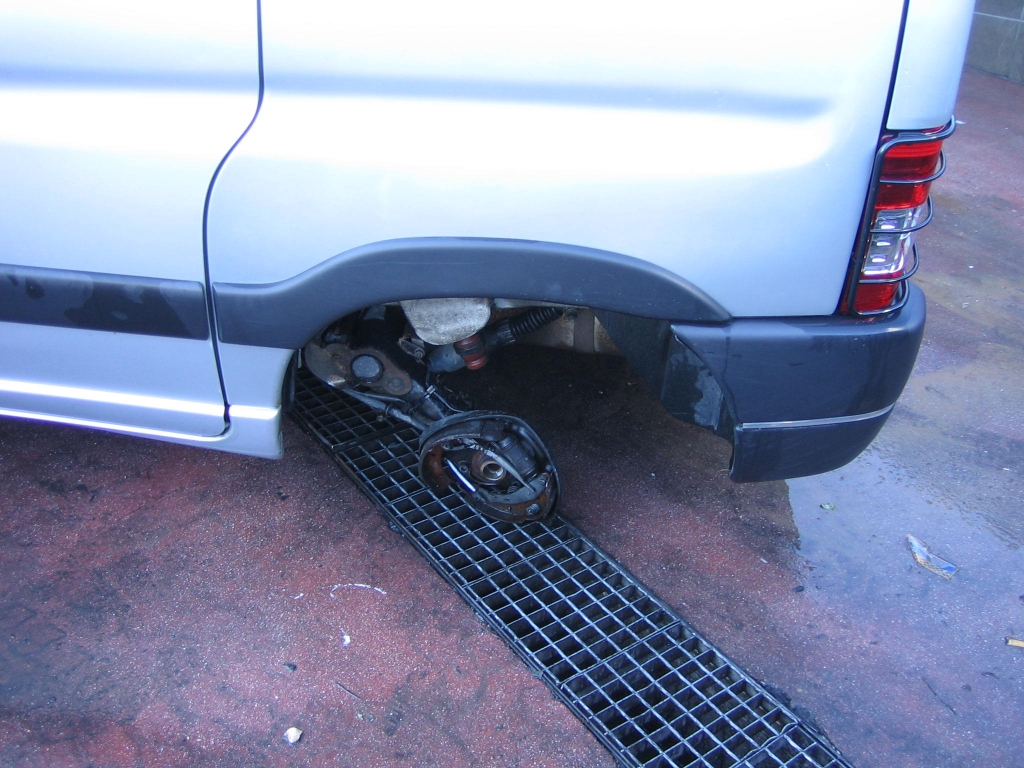 VISTA GOLPE TRASERO IZQUIERDO PEUGEOT PARTNER 1.6 HDI COMBI RANCHO 90CV