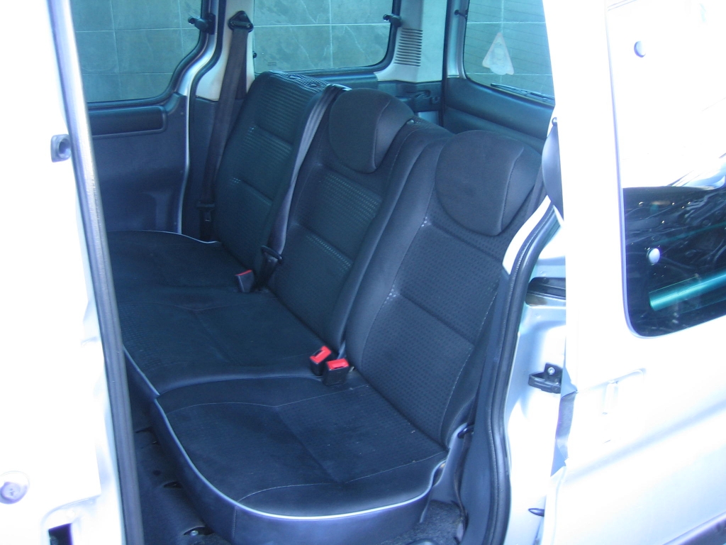 VISTA INTERIOR TRASERO PEUGEOT PARTNER 1.6 HDI COMBI RANCHO 90CV
