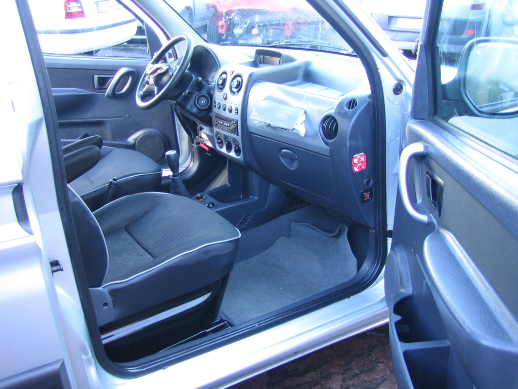 VISTA INTERIOR DERECHO PEUGEOT PARTNER 1.6 HDI COMBI RANCHO 90CV