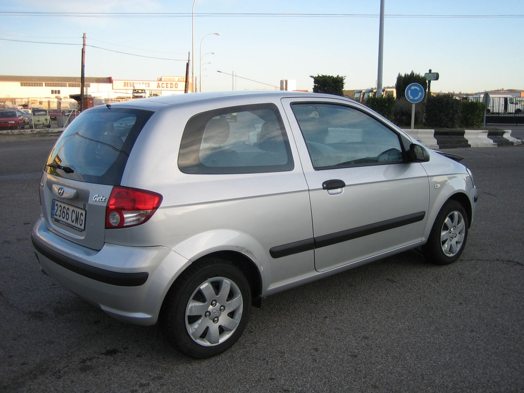 VISTA TRASERA DERECHA VISTA GOLPE HYNDAI GETZ 1.1 GASOLINA 63CV