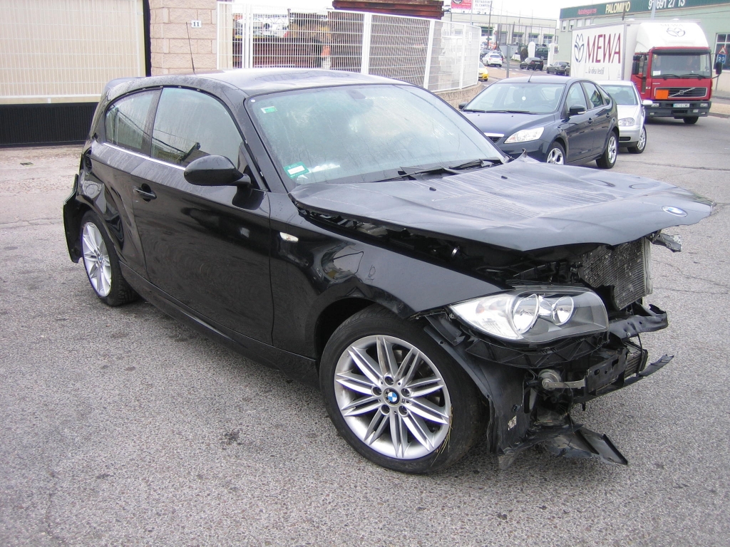 VISTA DELANTERA DERECHA BMW 118D 2.0 143CV PACK M