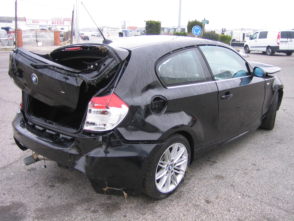 VISTA TRASERA DERECHA BMW 118D 2.0 143CV PACK M