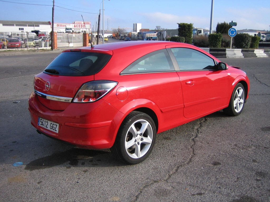 VISTA TRASERA DERECHAOPEL ASTRAS GTC 1.9 CDTI 120CV 