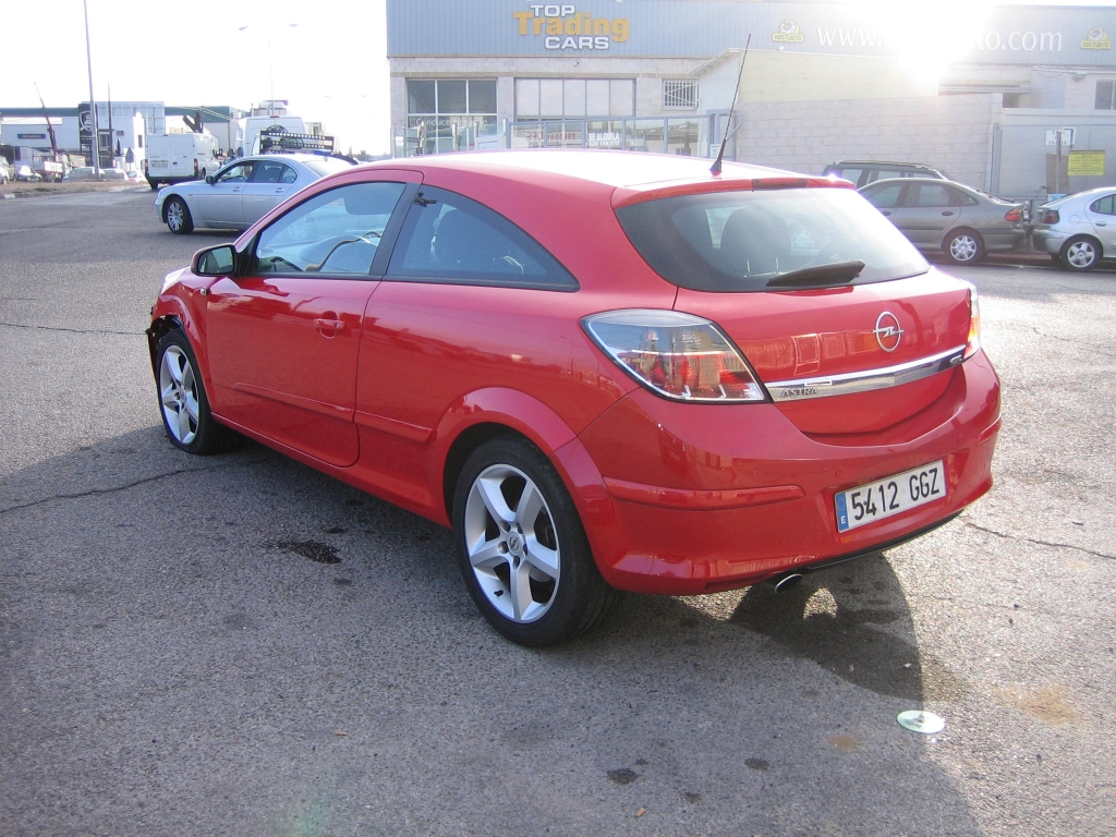 VISTA TRASERA IZQUIERDA VISTA TRASERA DERECHAOPEL ASTRAS GTC 1.9 CDTI 120CV 