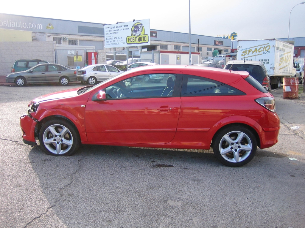 VISTA LATERAL IZQUIERDO VISTA TRASERA DERECHAOPEL ASTRAS GTC 1.9 CDTI 120CV 