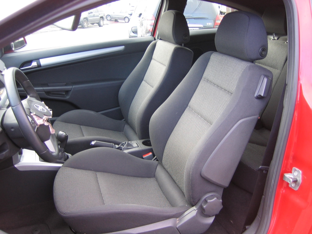 VISTA INTERIOR DELANTERO VISTA TRASERA DERECHAOPEL ASTRAS GTC 1.9 CDTI 120CV 