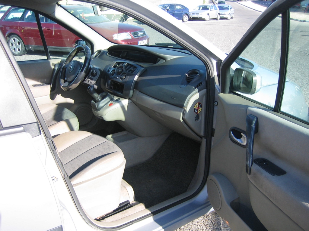 VISTA INTERIOR DERECHO RENAULT MEGANE SCENIC 1.5 DCI 100CV