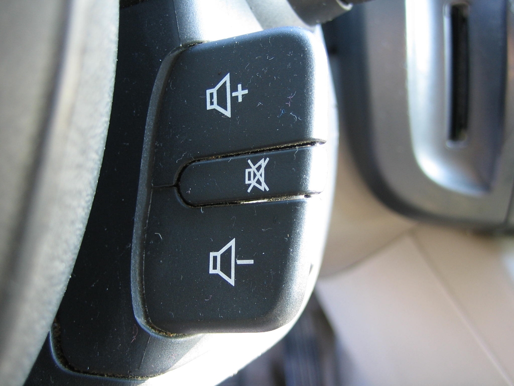 VISTA MANDOS AUDIO EN VOLANTE RENAULT MEGANE SCENIC 1.5 DCI 100CV