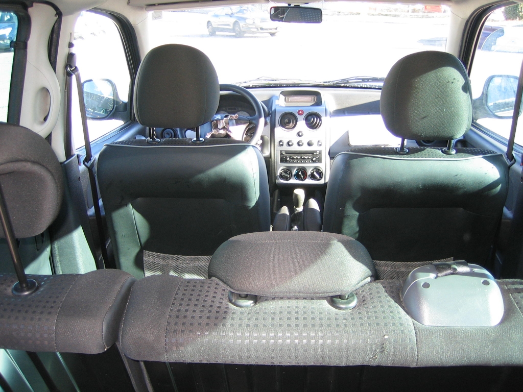 VISTA INTERIOR PEUGEOT PARTNER 2.0 HDI RANCHO PLUS 90CV