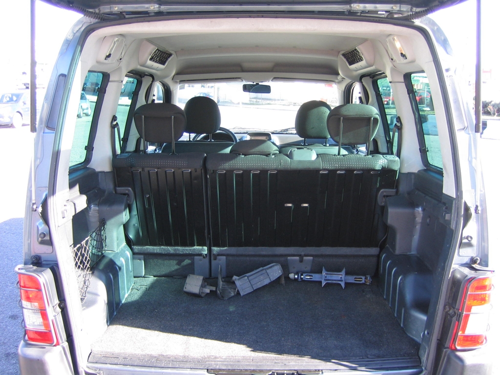 VISTA INJTERIOR 2 PEUGEOT PARTNER 2.0 HDI RANCHO PLUS 90CV