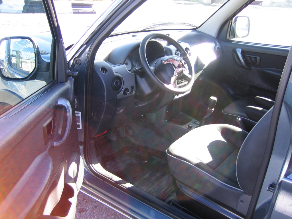 VISTA INTERIOR IZQUIERDO PEUGEOT PARTNER 2.0 HDI RANCHO PLUS 90CV