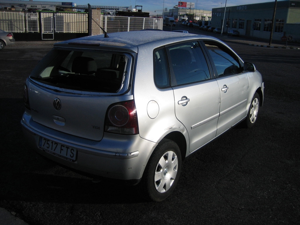 VISTA TRASERA DERECHA VOLKSWAGEN POLO 1.4 TDI EDITION 70CV