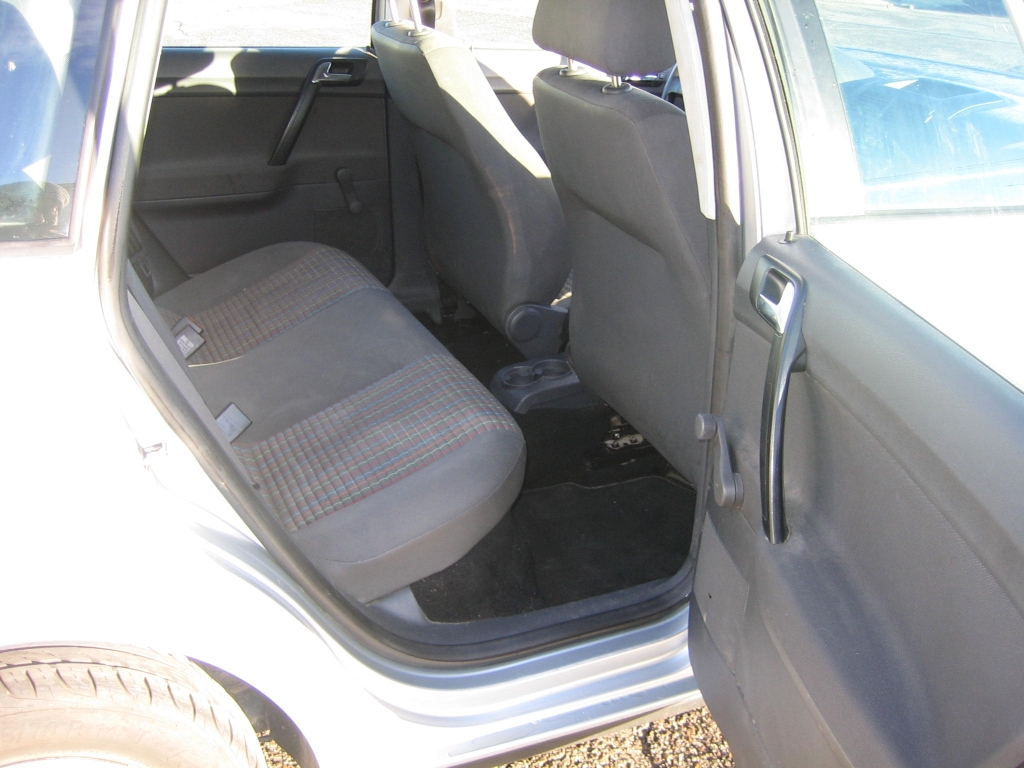 VISTA INTERIOR TRASERO 2 VOLKSWAGEN POLO 1.4 TDI EDITION 70CV