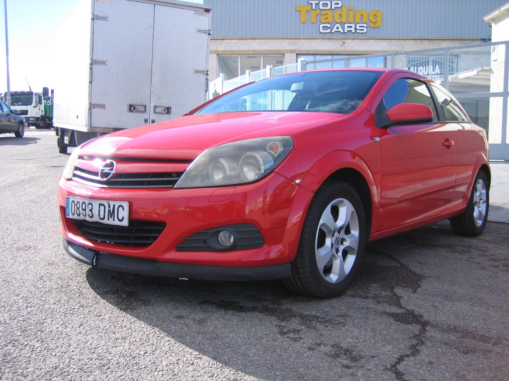 VISTA DELANTERA IZQUIERDA OPEL ASTRA GTC 1.9 CDTI 120CV