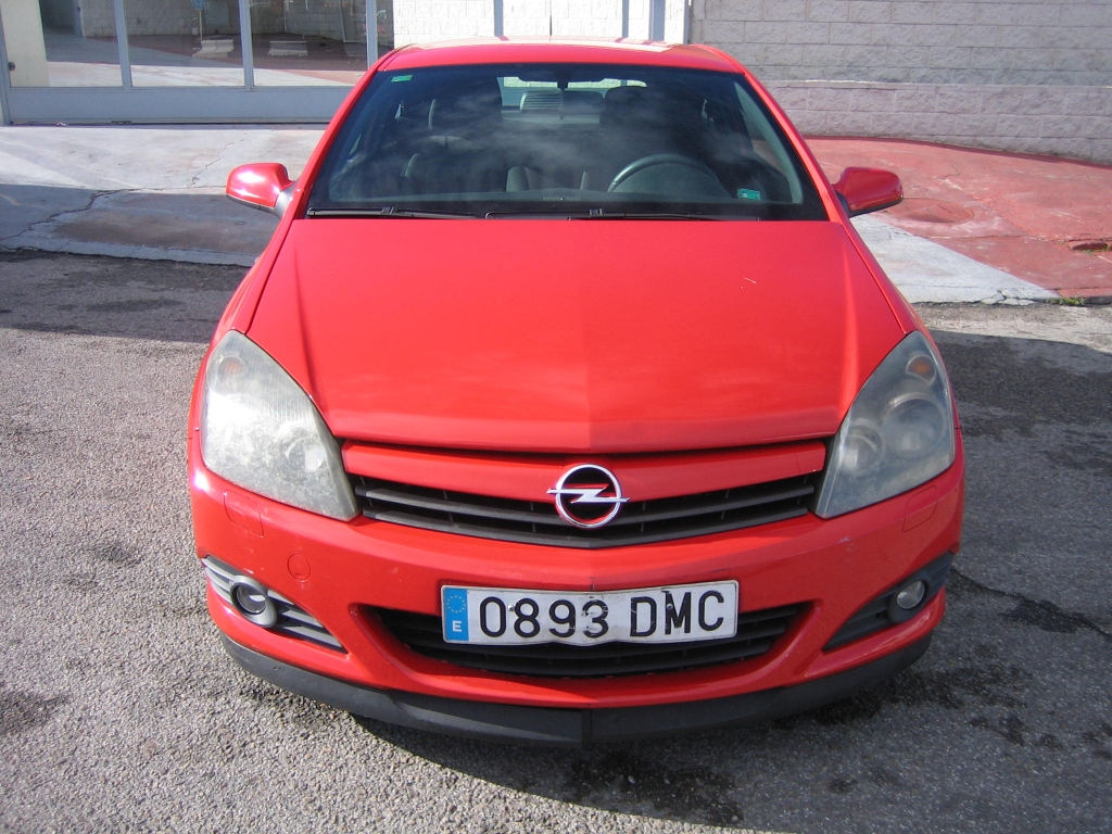 VISTA DELANTERA OPEL ASTRA GTC 1.9 CDTI 120CV