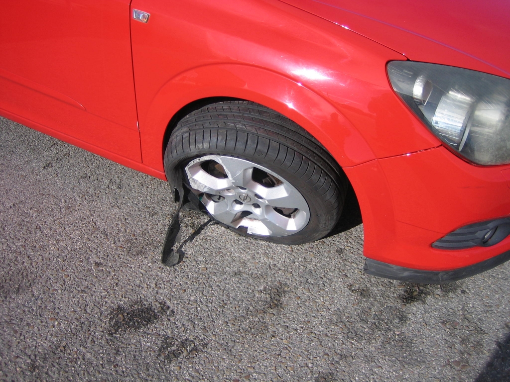 VISTA GOLPE OPEL ASTRA GTC 1.9 CDTI 120CV