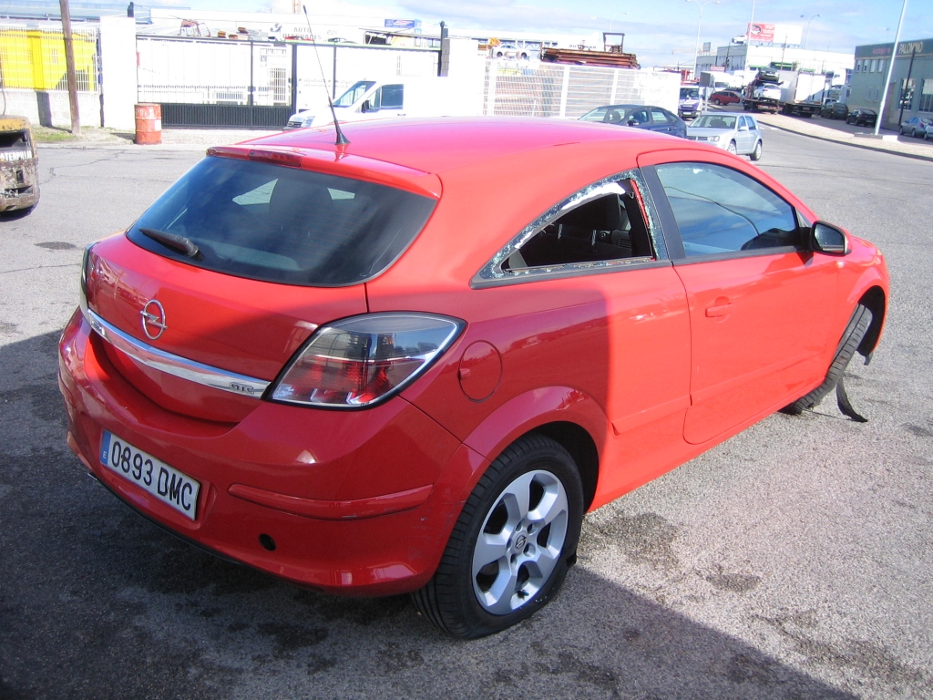 VISTA TRASERA DERECHA OPEL ASTRA GTC 1.9 CDTI 120CV